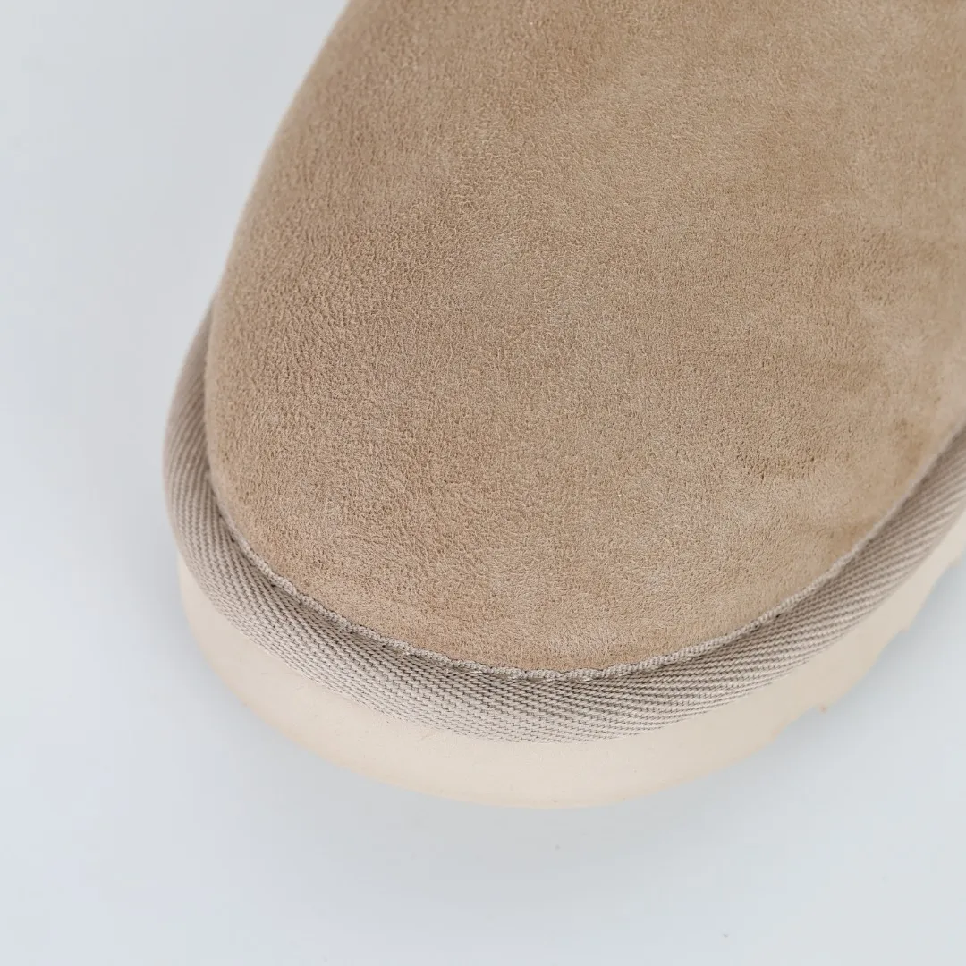 Pick up locally 💰520 Core recommendation Good price It is a very suitable choice for home furnishings. In the new year, uug launched a series of styles, which are partial to the preferences of young consumers and have also moved to the forefront of fashion trends. Shoe body material: water-repellent coated suede upper, 17mm UGGPURE™ implantable wool insole, lightweight non-slip and comfortable rubber outsole, with brand LOGO and trademark. Comes with a full set of packaging. Size: 35 36 37 38 39 40 41 42 43 44
